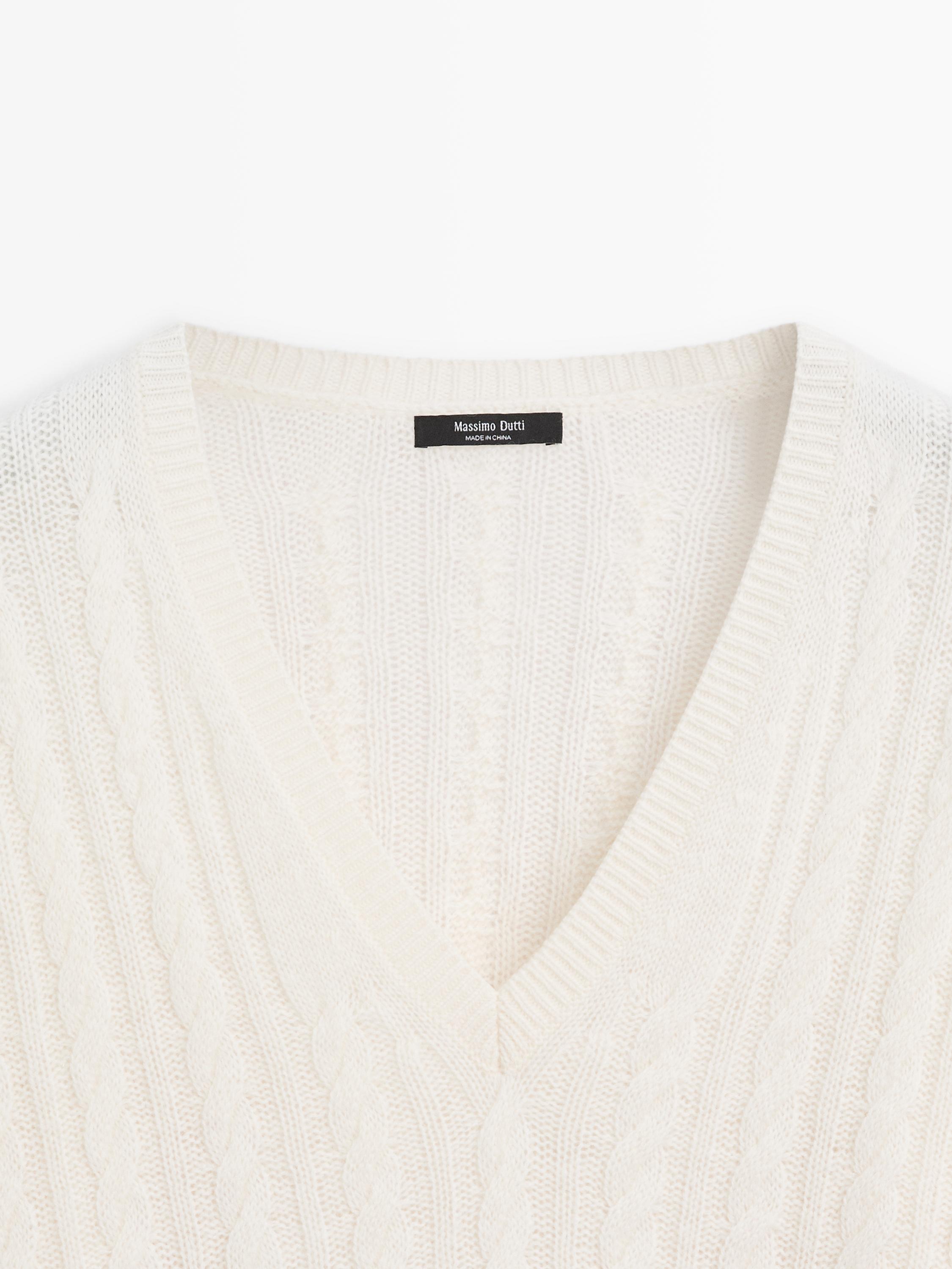 Pull tressé à col en V